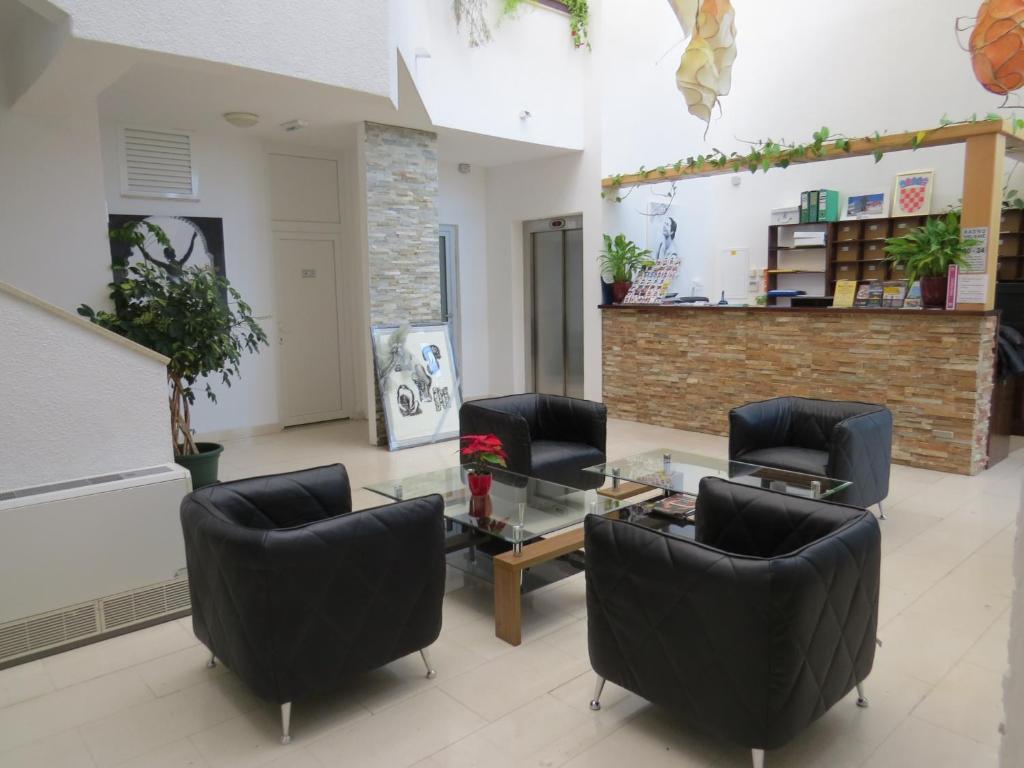 Hotel Ballet School Kastela Bagian luar foto