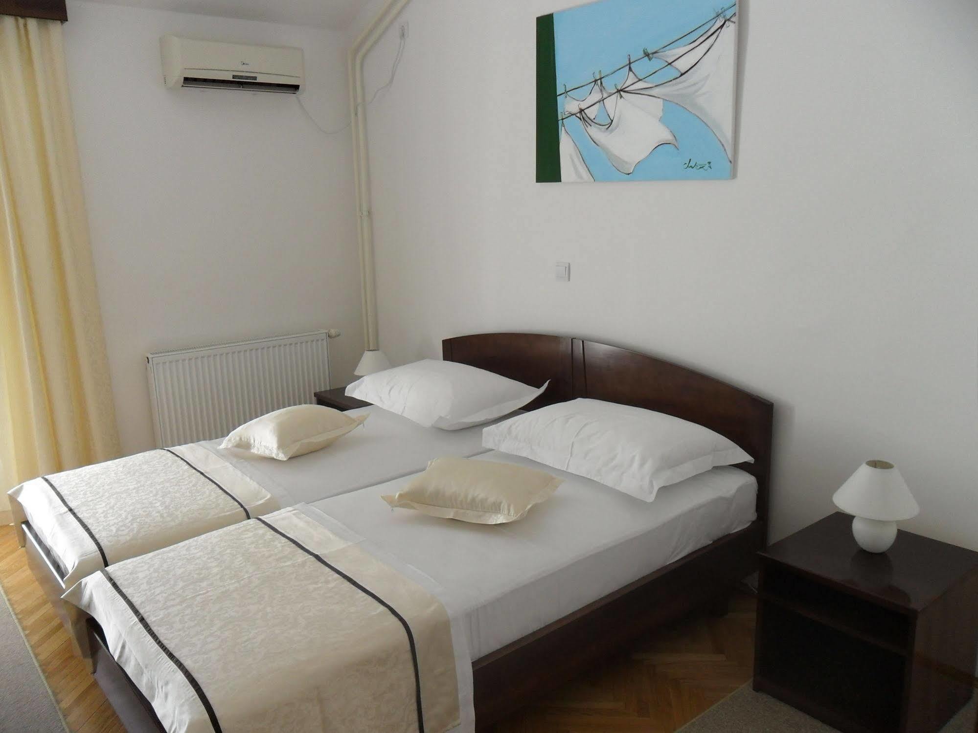 Hotel Ballet School Kastela Bagian luar foto