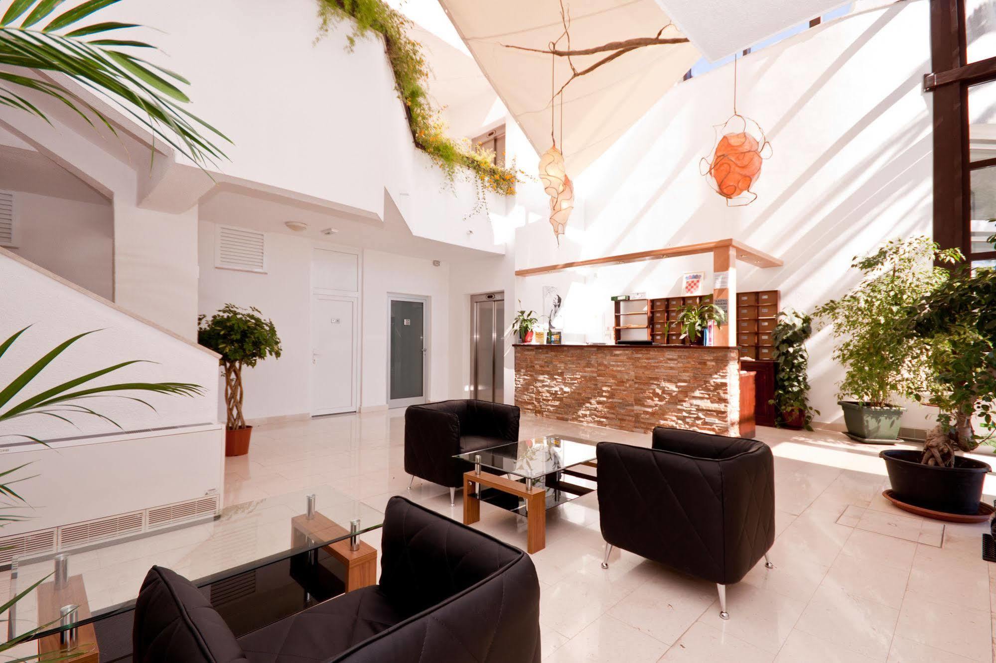 Hotel Ballet School Kastela Bagian luar foto